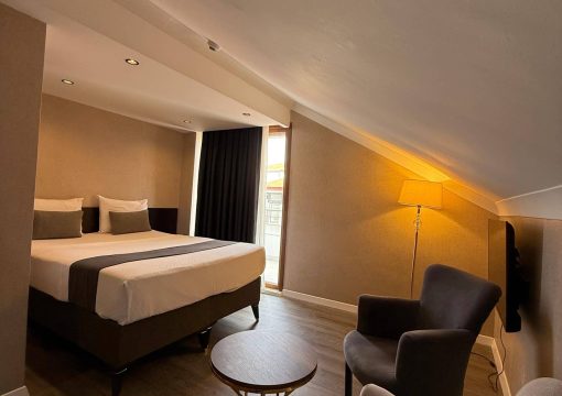 Teraslı & Balkonlu Oda