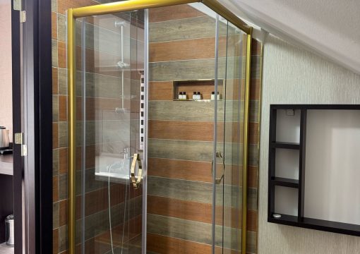 Teraslı Deniz Manzaralı Jakuzili Oda